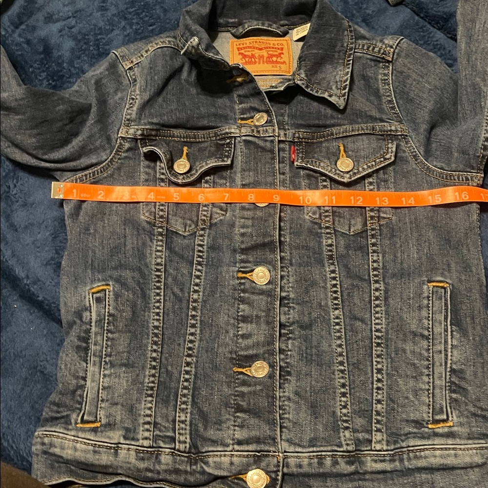 Levi's Women's Classic Blue Jean Jacket - Picture 5 of 10